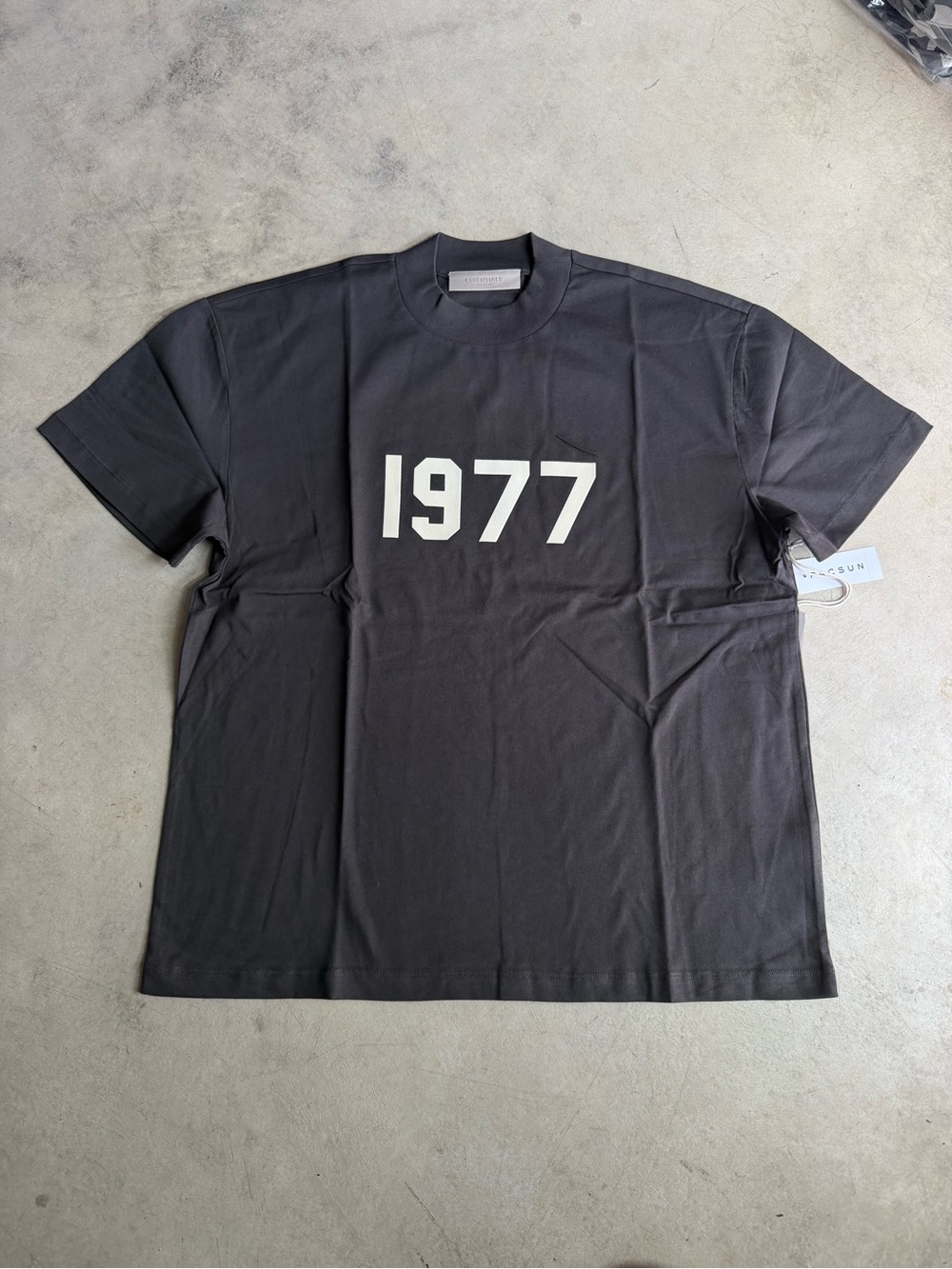 Fear of God Essentials 1977 Iron T-Shirt SS22 Size XS Brand New